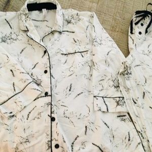 The perfect cotton pajamas for spring and summer.